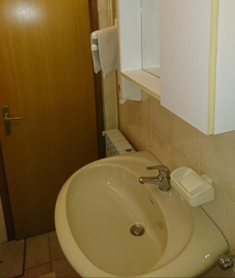 Apartment Mira Рийека Стая снимка